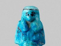 Aeg F 42  Aeg F 42, 21./22. Dynastie, Uschebti der Djiydjedeten-[...], Blaue Fayence, H 12,9 cm, B 5,7 cm, T 3,2 cm : Bestandskatalog Ägypten, Museumsfoto: Claus Cordes